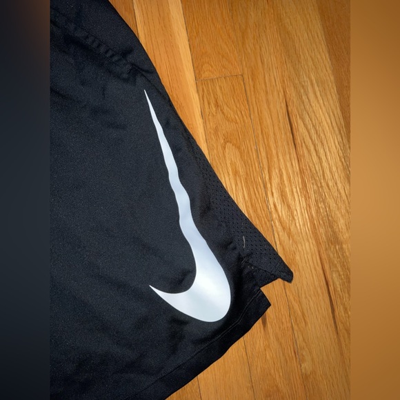 Men’s Black Nike Dry-Fit Shorts - Picture 2 of 6